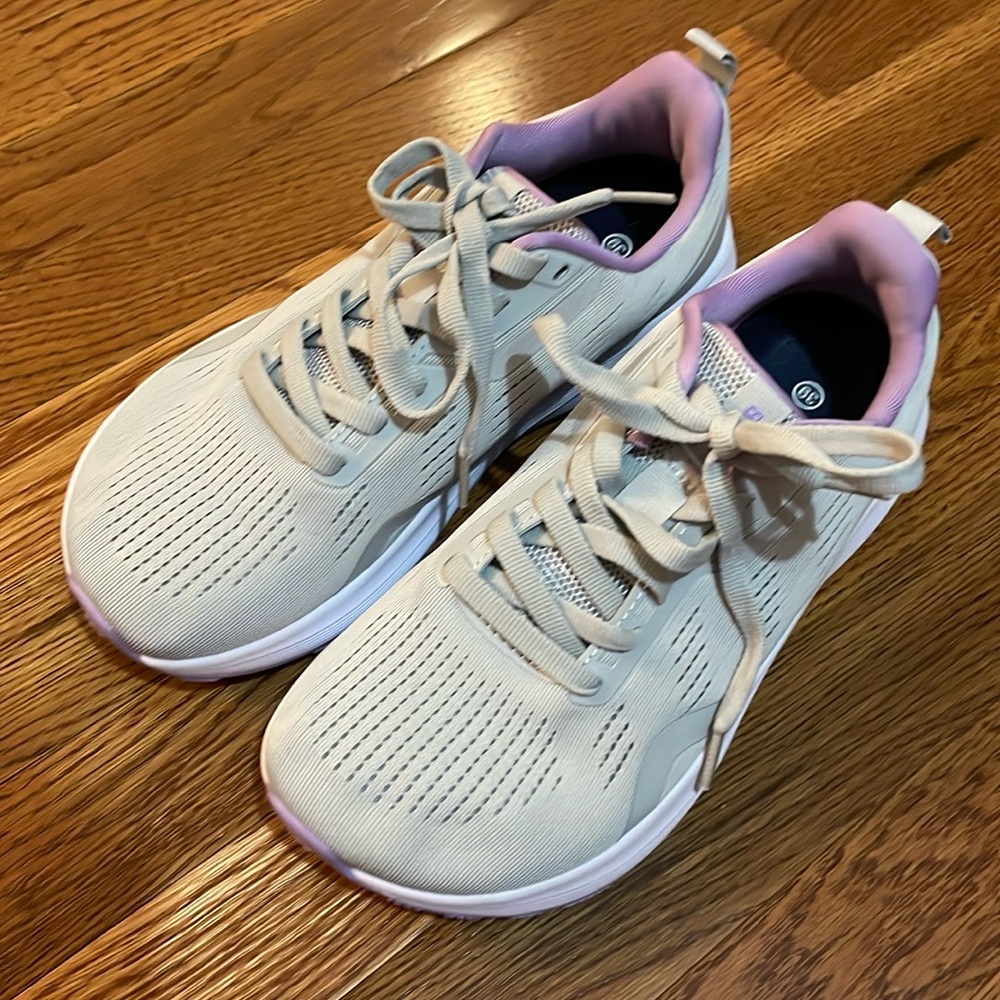 Bromax Women’s shoes size 39 never worn